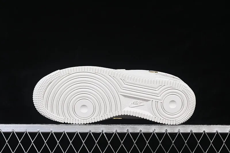 All categories Nk Air Force 1 Air Force series Nk Air Force 1 Low Air Force low top Nike Air Force 1'07 Low Two-dimensional theme Four hook color spray Air Force 1 low-top casual sneakers ZH0316-151
